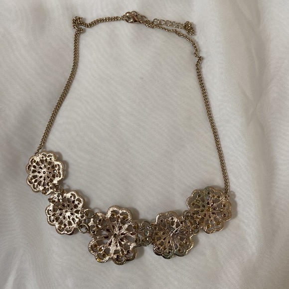 Flower Rhinestone Necklace - Picture 5 of 7